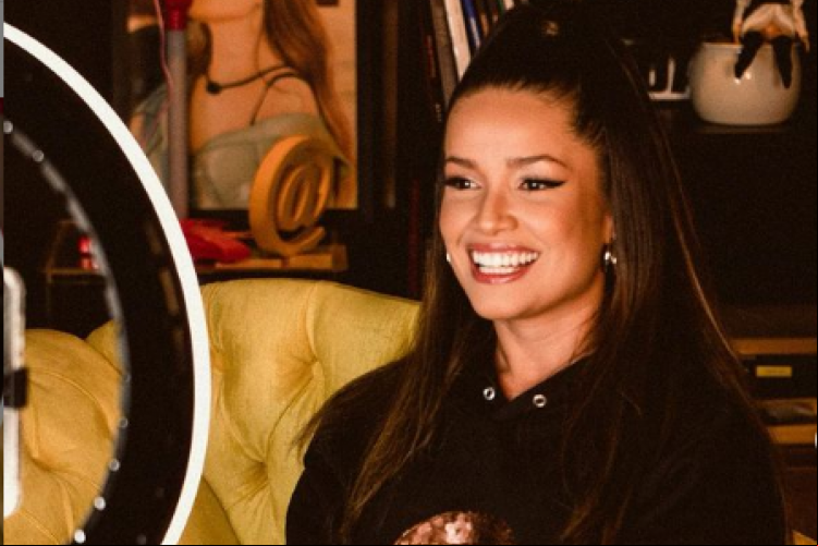 Juliette Freire, a vencedora do BBB 21, fez sua primeira live nesse sábado, 15