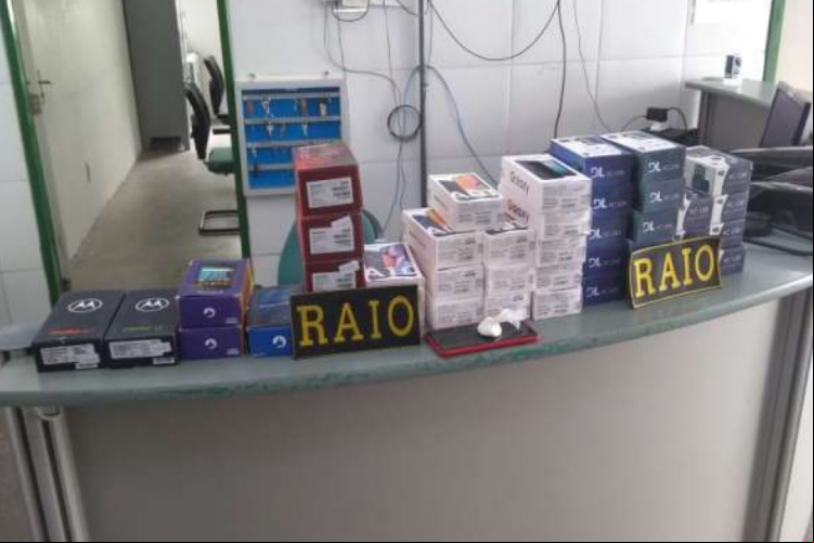O suspeito estava com 35 telefones celulares roubados de loja em Madalena