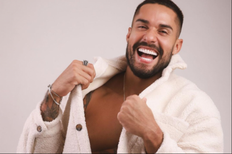 Bil Araújo, participante na lista de confirmados de A Fazenda 2021. Saiba mais sobre o influencer e suas agens em outros dois programas de entretenimento