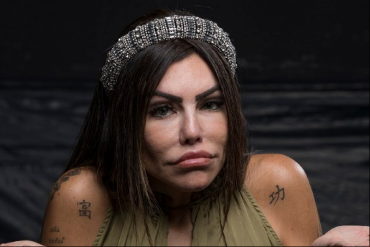 Liziane Gutierrez foi uma das participantes confirmadas em A Fazenda 2021. Influencer ficou conhecida após ser abordada em uma festa clandestina durante a pandemia.
