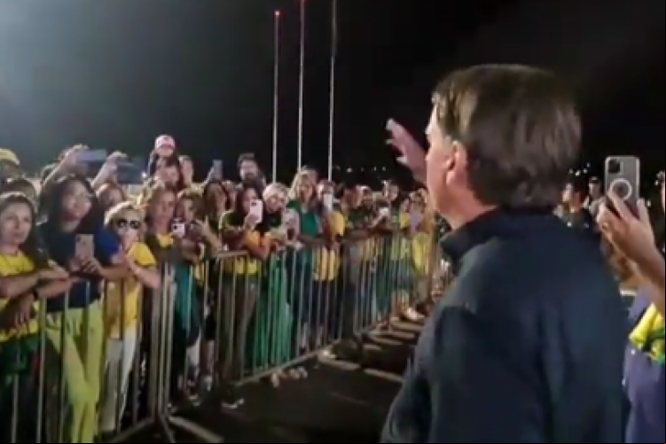 Bolsonaro falou com apoiadores após a eleição
