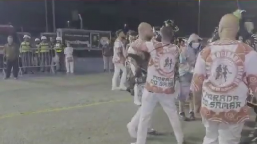 Integrante da Mocidade Alegre desmaia de dor após desfile no Carnaval de São Paulo