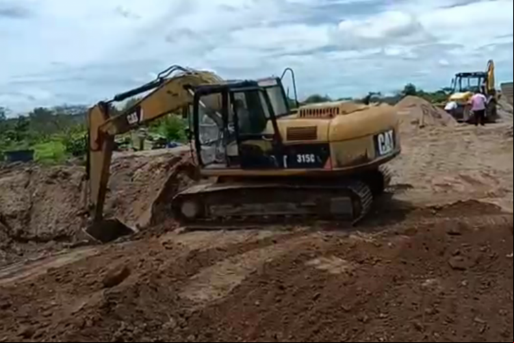 Equipes trabalham para reabilitar trechos de rodovias