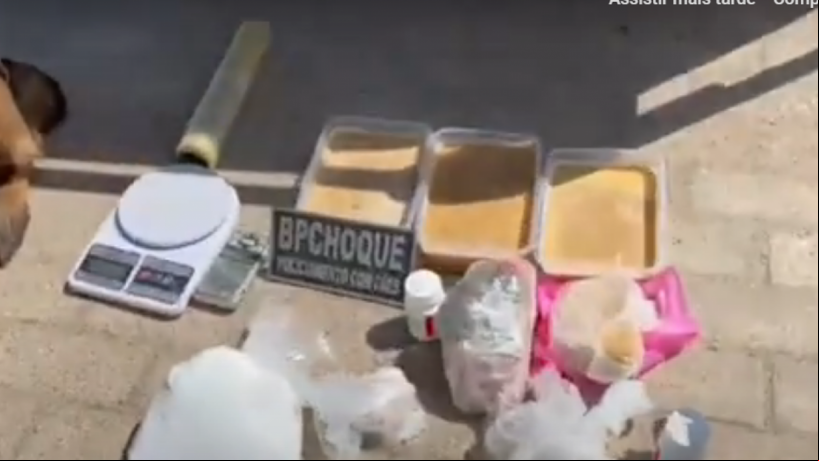 Mais de 5kg de drogas foram encontradas pelos agentes em uma mochila