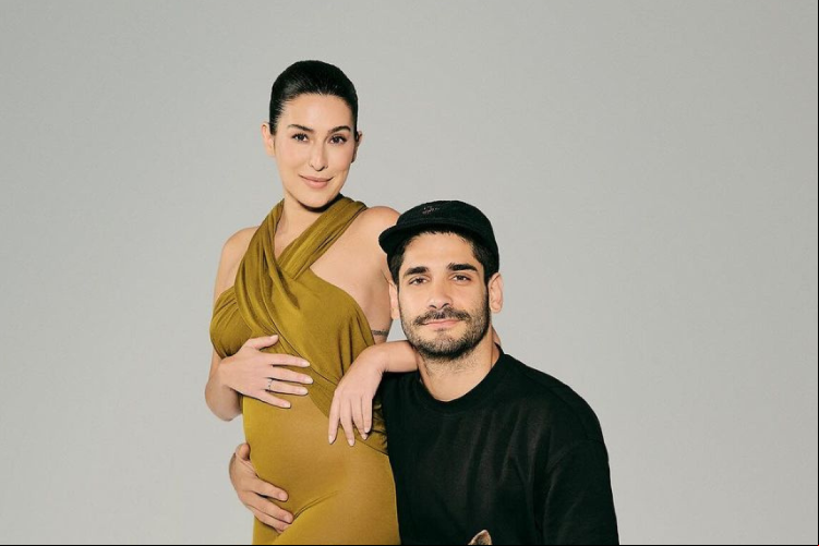 A atriz Fernanda Paes Leme e o empresário Victor Sampaio oficializaram a relação em janeiro de 2021