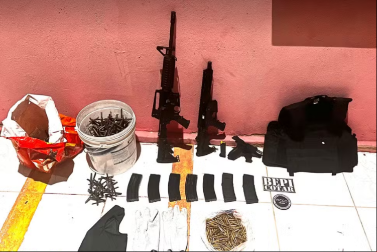 Um suspeito morreu e três foram apreendidos em confronto com a polícia em Icapuí