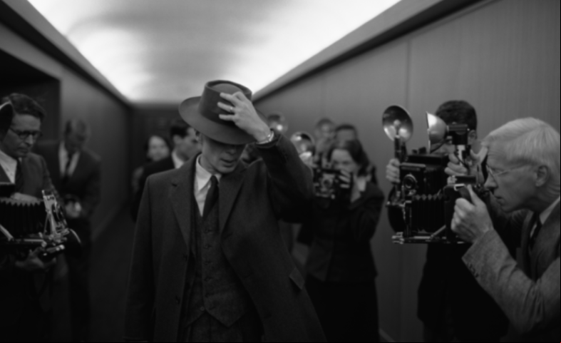 O filme “Oppenheimer”, que ganhou o Oscar de Melhor Filme e alcançou bilheteria estrondosa (quase 1 bilhão de dólares) contém um erro que chamou atenção de historiadores.