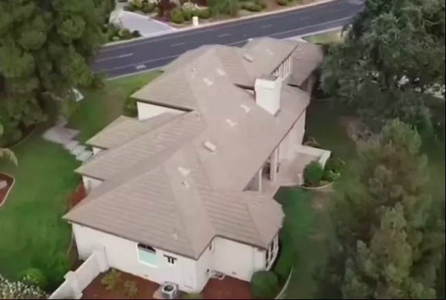 Em agosto de 2022, durante uma exibição do programa “Mais Você”, o ex-BBB mostrou detalhes de sua mansão de 380 metros quadrados, na Califórnia, EUA.