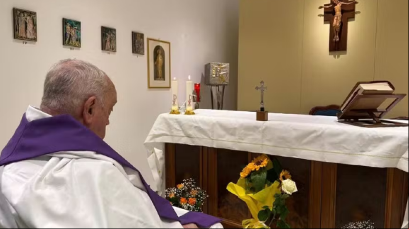Papa Francisco aparece pela primeira vez em foto após internação