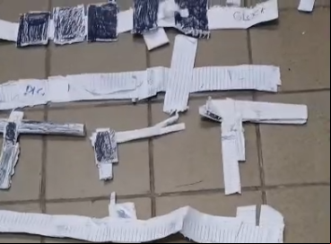 Estudantes de escola de Baturité fizeram armas de papelão com alusão a facções criminosas 