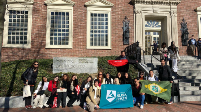 O grupo de estudantes visitou o Museu de Arte de Harvard, nos Estados Unidos O grupo de estudantes visitou o Museu de Arte de Harvard, nos Estados Unidos
