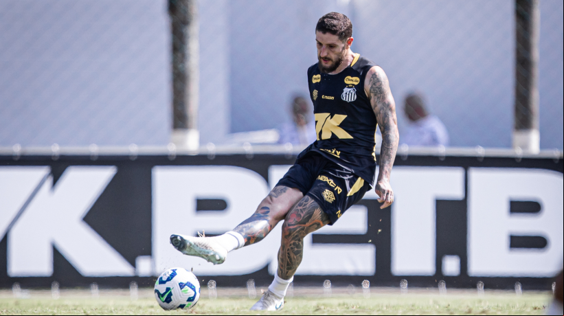 Zé Rafael ou por uma cirurgia na coluna em fevereiro deste ano e ainda não atuou com a camisa alvinegra
