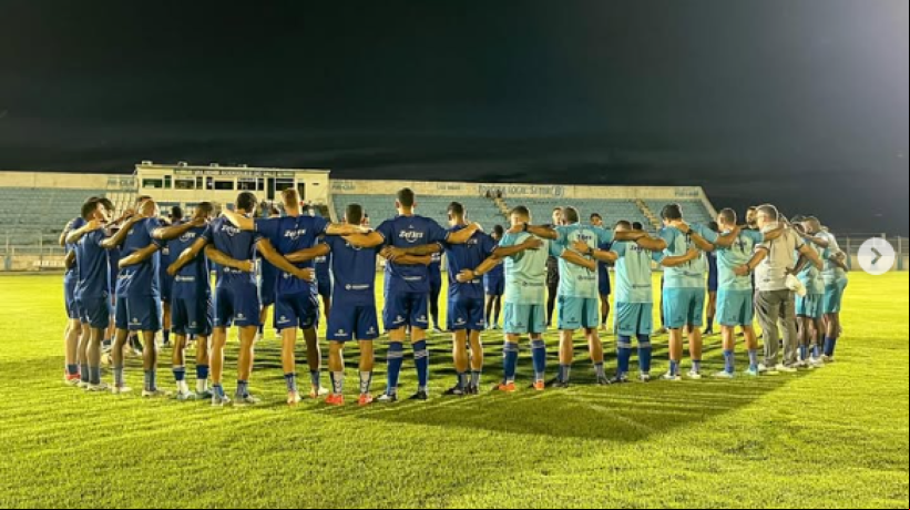 O Azulão sofreu dois gols na primeira etapa e não conseguiu se recuperar na partida 