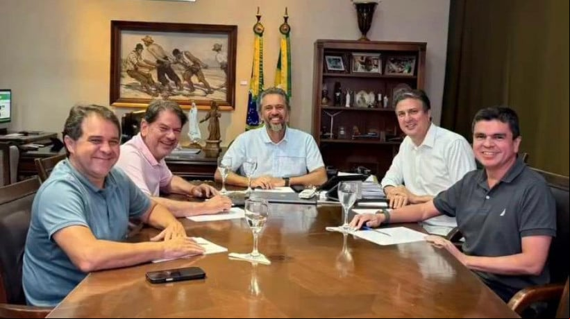 EVANDRO Leitão (PT), Cid Gomes (PSB), Elmano de Freitas (PT), Camilo Santana (PT) e Chagas Vieira se reuniram no sábado, 7. Encontro foi compartilhado nas redes sociais